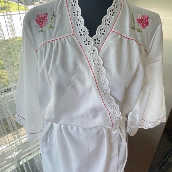 Vintage 80s peignoir, white robe with pink embroidery, Lorraine's Lingerie - Picture 2 of 10